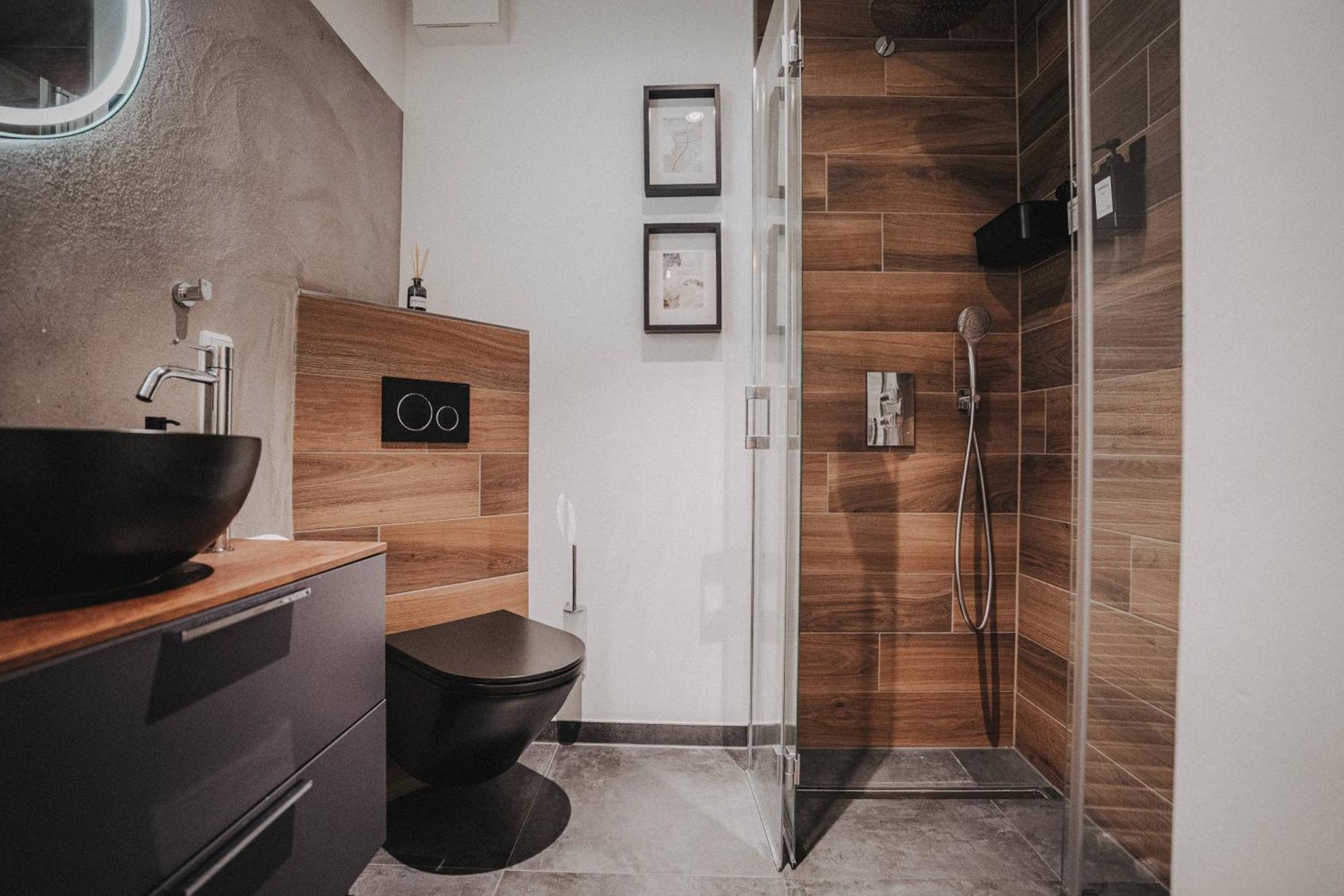 Downtown Mit Luxusbad Am Hafen Nur 5 Minuten Zu Fuss In Innenstadt Und Zum Bahnhof! Apartment *
