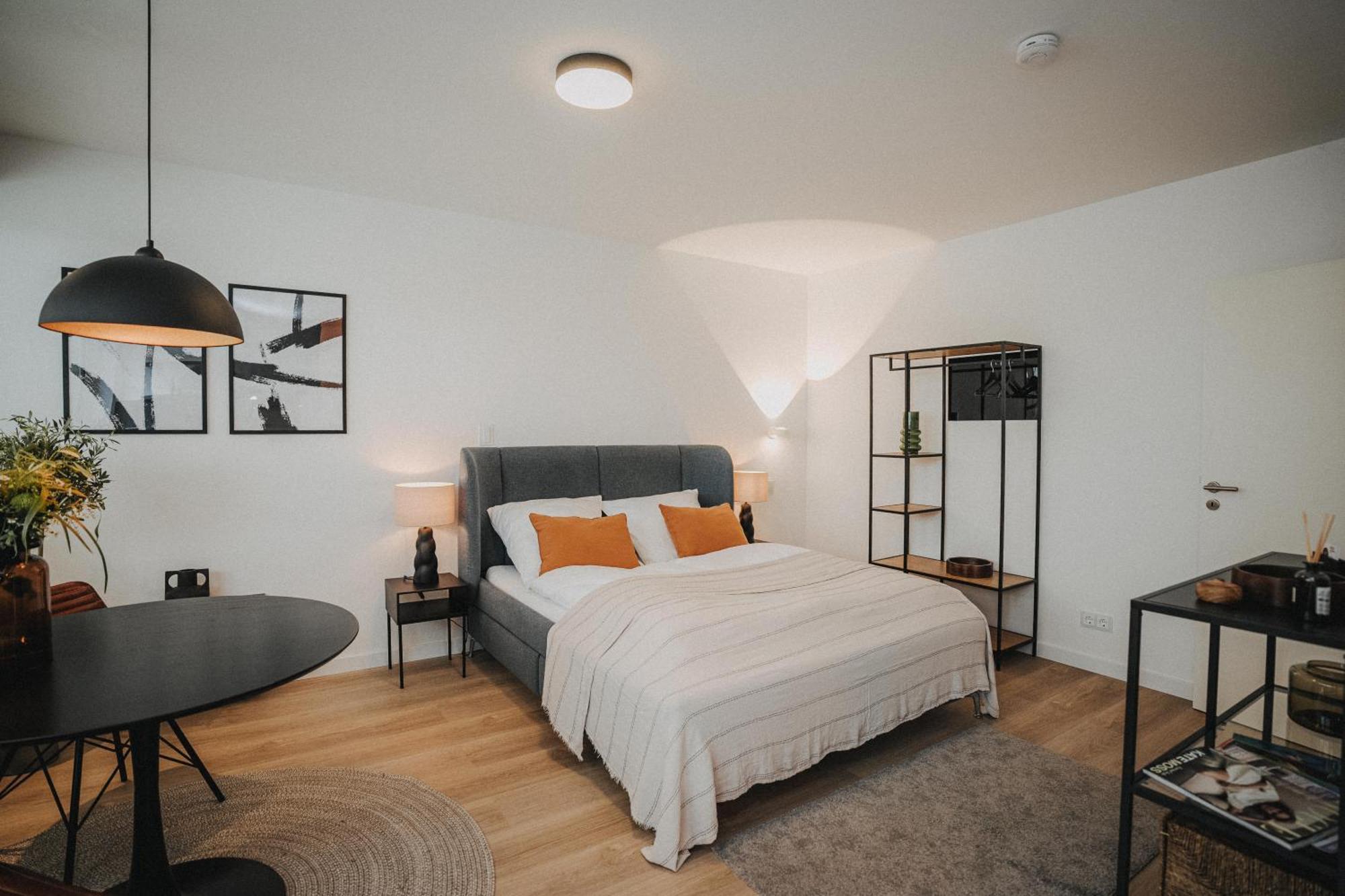Apartment Downtown Mit Luxusbad Am Hafen Nur 5 Minuten Zu Fuss In Innenstadt Und Zum Bahnhof! *