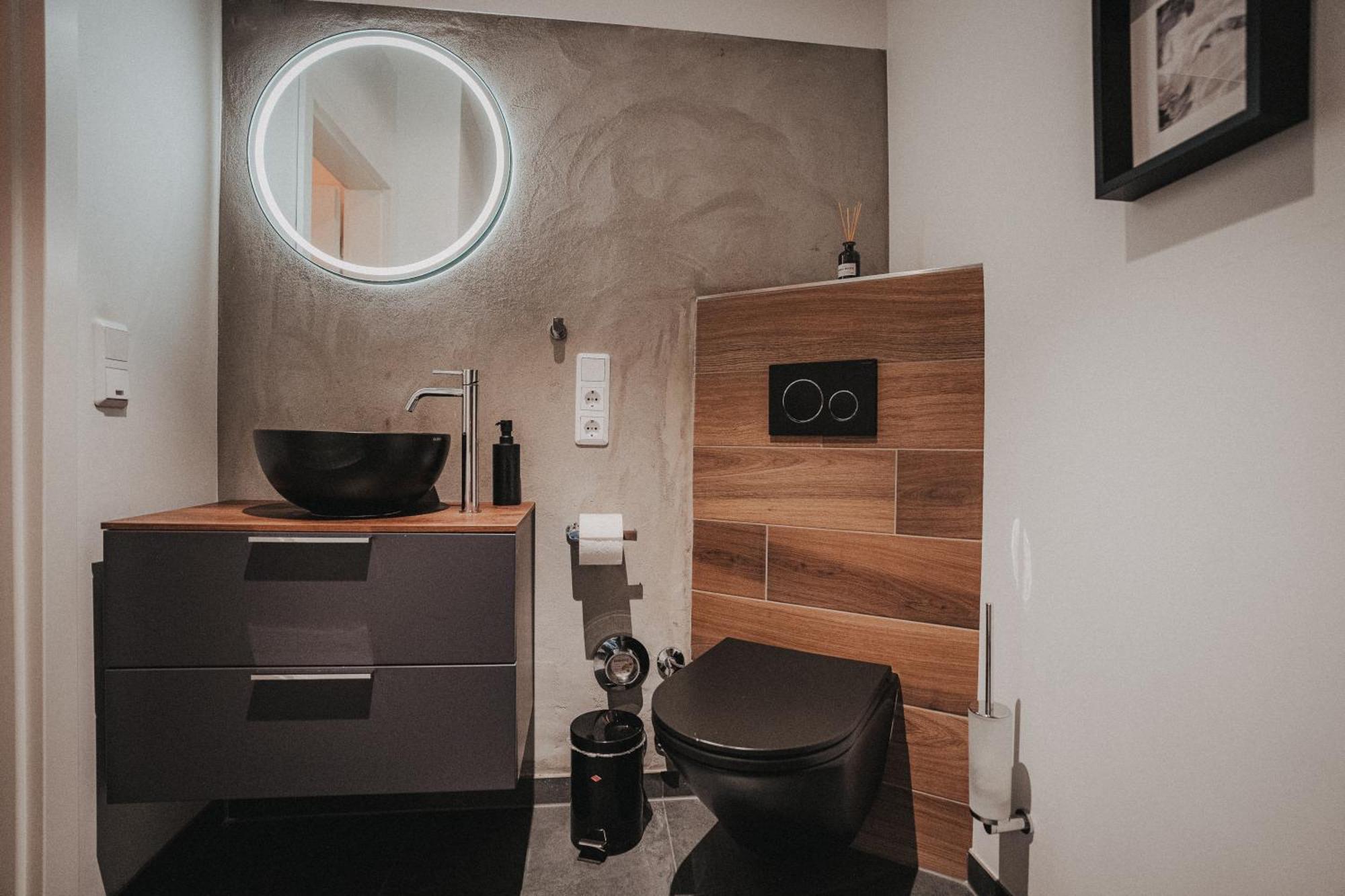 Downtown Mit Luxusbad Am Hafen Nur 5 Minuten Zu Fuss In Innenstadt Und Zum Bahnhof! * Oldenburg